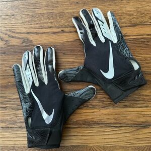 Nike Vapor Jet 5.0 Football
Gloves Black/White/Cool Grey
Unisex LARGE used.